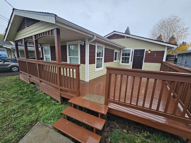 Building Photo - 829 2nd Ave N