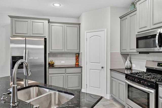 Building Photo - 7815 Cottonwood Dr
