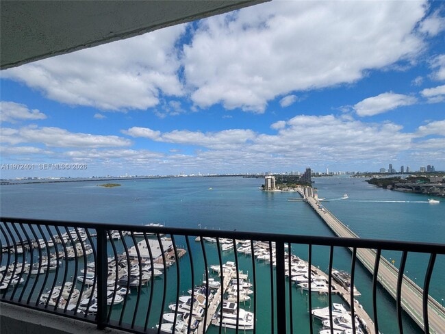 Building Photo - 555 NE 15th St