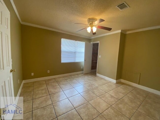 Building Photo - 137 Deerwood Ct
