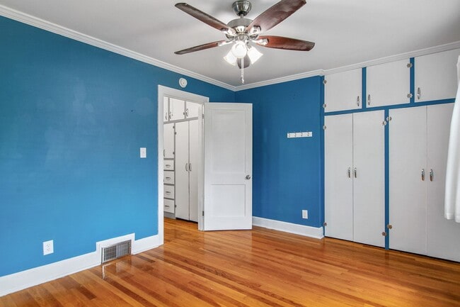 Building Photo - 3 Bed/2 Bath.  Pet Friendly. Large Yard. No Security Deposit