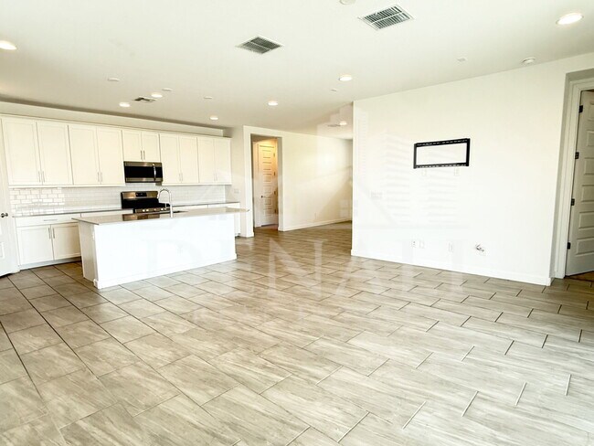Building Photo - 1636 W Estes Way