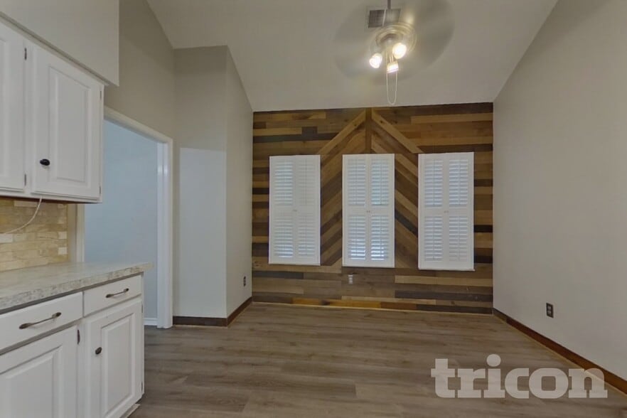 Building Photo - 509 Live Oak Dr