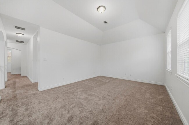 Building Photo - 33 Combwell Garden