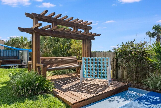 Building Photo - 8817 S Thomas Dr