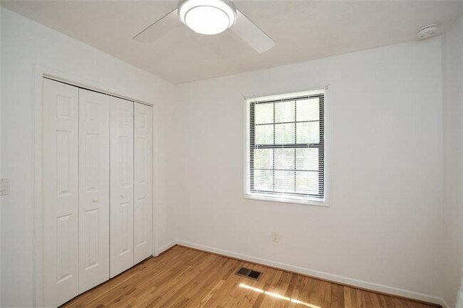 Building Photo - 160 Timber Creek Ln SW