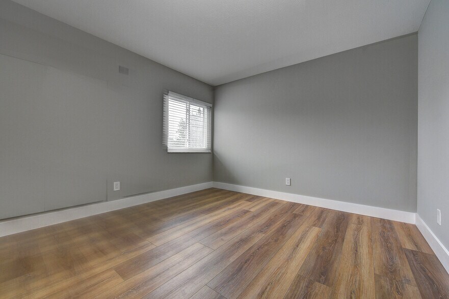 Bedroom - 20333 Detroit Rd
