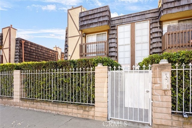 Building Photo - 13838 Vanowen St