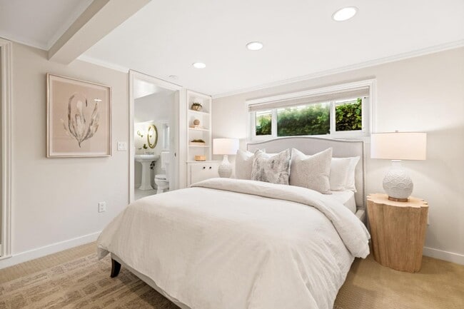 Building Photo - 105 Pepper Ave