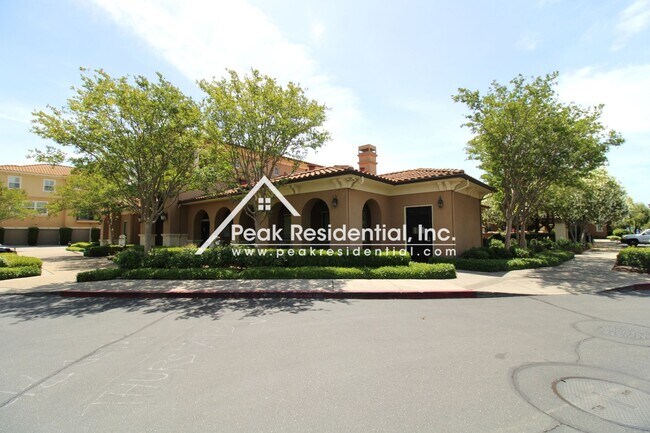 Building Photo - Beautiful Newer 1bd/1ba North Natomas Cond...