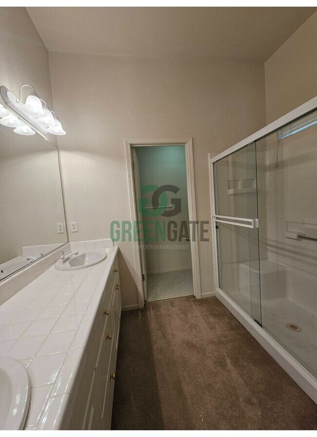 Building Photo - MOVE-IN SPECIAL $500 off first month!! Bea...