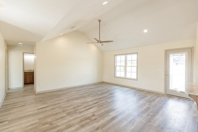 Building Photo - South Lowndes Charmer
