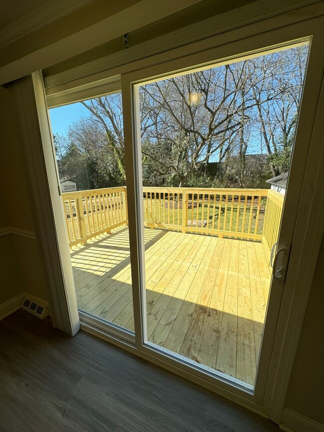 Building Photo - 2Bd/1Ba Fully Renovated 2024 House with Fe...