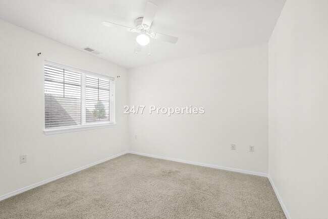 Building Photo - Enticing 3 Bed 1.5 Bath home in NE Salem!