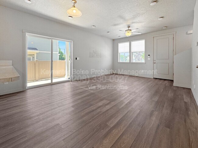 Building Photo - 2304 E Spice Lp