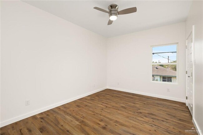 Building Photo - 916 S Bicentennial Blvd