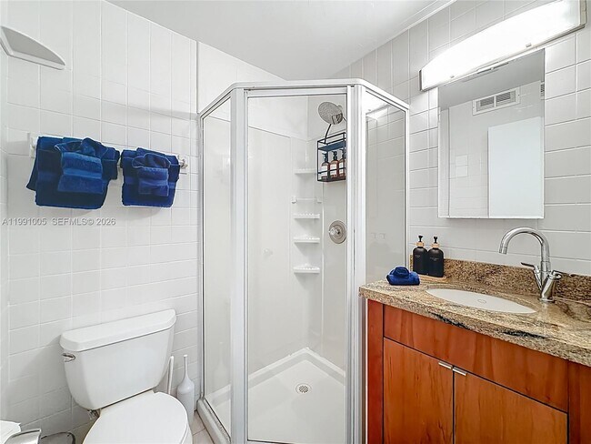 Building Photo - 1419 NE 4th Ct