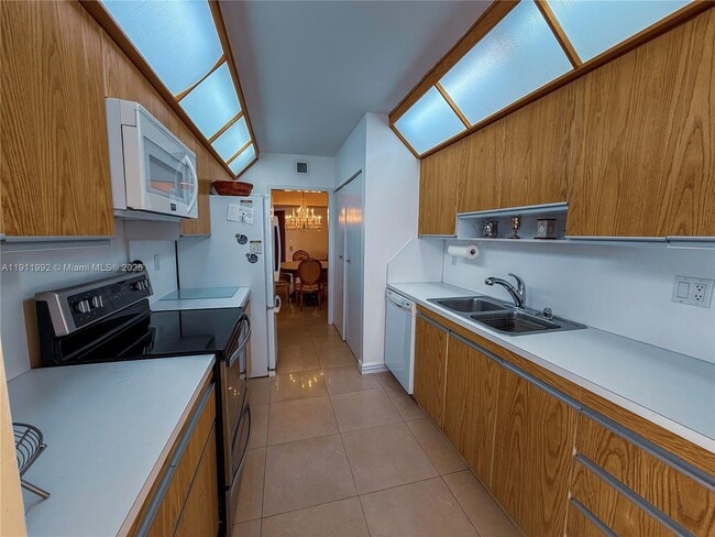 Building Photo - 19667 Turnberry Way