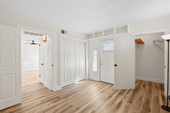 Building Photo - 1705 Crossing Pl