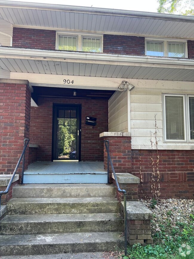 Building Photo - 3 Bedroom House Near IU Bloomington Campus