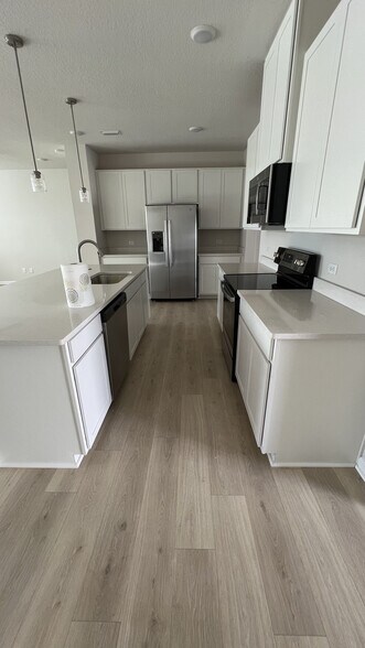 Building Photo - 6891 Mirage St