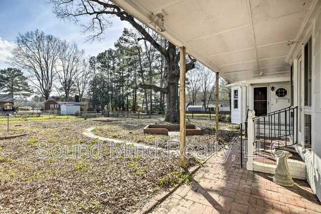 Building Photo - 144 Parkwood Cir