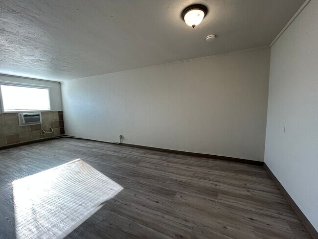 Building Photo - 928ru