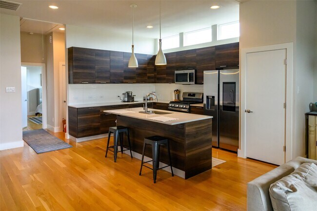 Building Photo - 4618 Nichols St