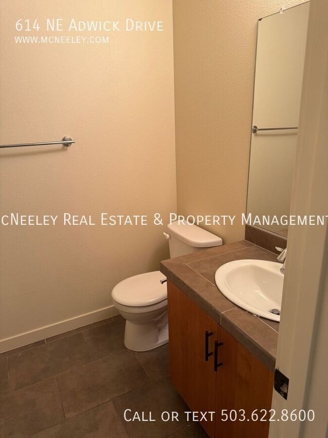 Building Photo - 614 NE Adwick Dr