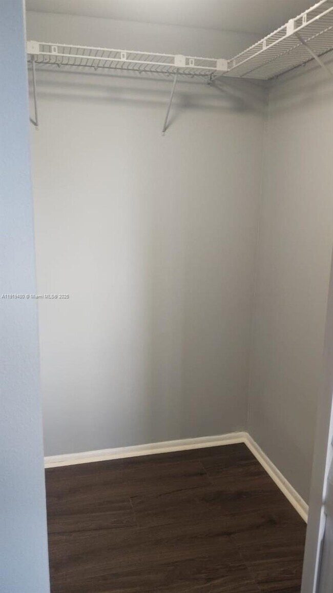 Building Photo - 7910 N Colony Cir