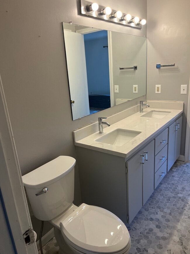 Building Photo - 116 Hilltop Dr