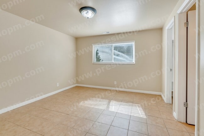 Building Photo - 1670 Hickory Ln