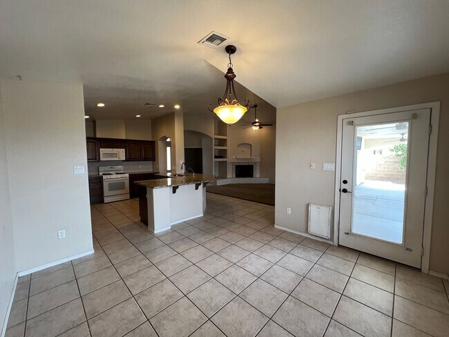 Building Photo - 4 BEDROOM HOME WITH POOL ACCESS!