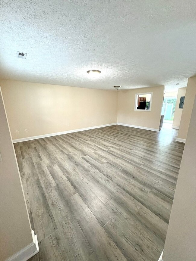 Building Photo - Available for the 2026-2027 lease term.