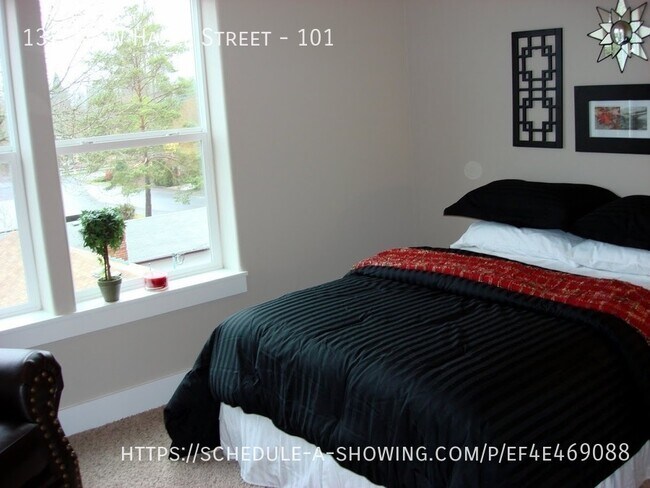 Building Photo - 3BDRM 2.5BTH Condo End Unit, garage, gas F...