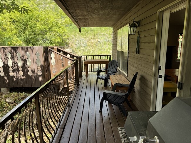 Primary Photo - 1041 W Grindelwald Ct