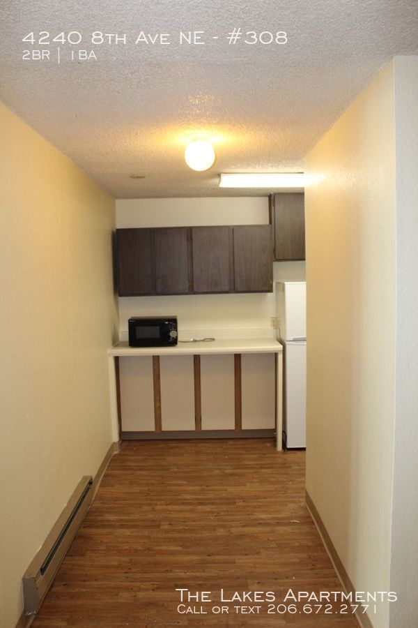 Building Photo - Walk to UW Campus!