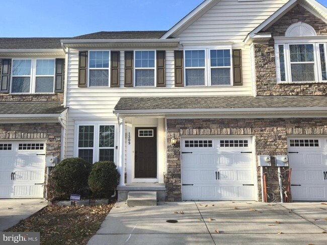 Building Photo - 1309 Madison Ln