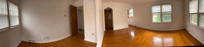 Building Photo - 4423 Vermaas Ave