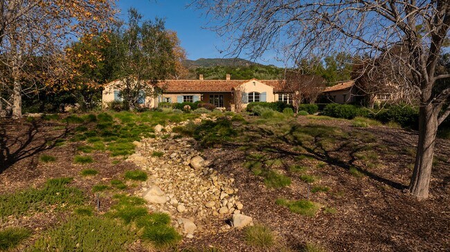 Building Photo - Outdoor Oasis