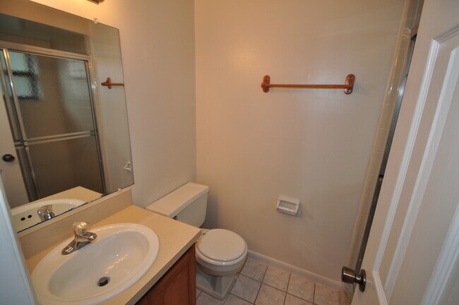 Building Photo - APOPKA: Seminole County Schools! AVAILABLE JULY 16th!