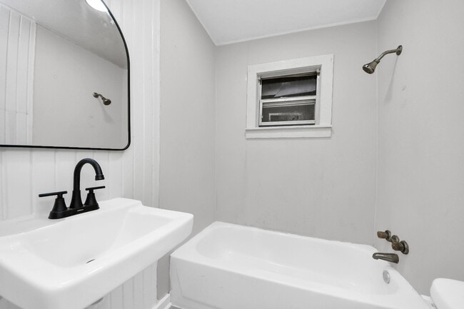 Building Photo - 3804 Lila St