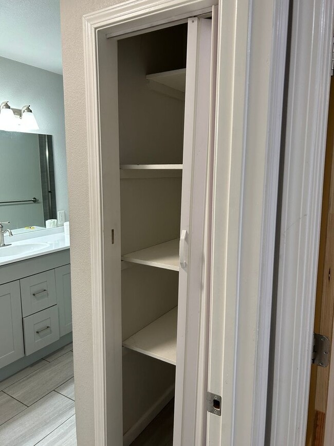 Building Photo - **READY FOR MOVE IN** Sparks Duplex