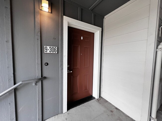 Building Photo - Updated 3rd-Floor Brody Ranch Home with Garage