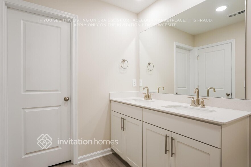 Building Photo - 824 Hilton Pk Lp