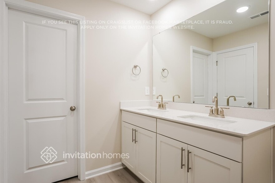 Building Photo - 905 Greenville Wy