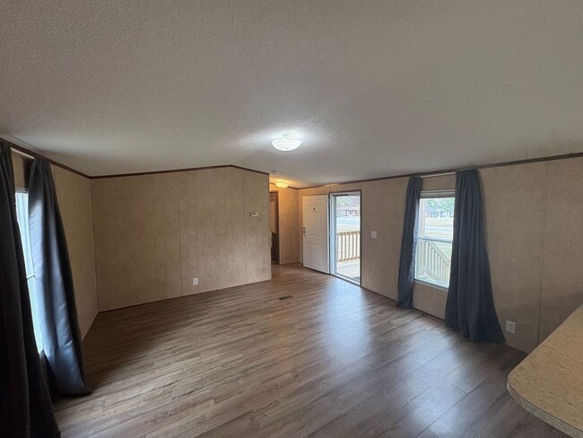 Building Photo - For Rent