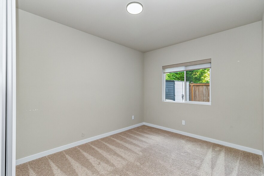 Building Photo - 15312 NE Woodland Pl