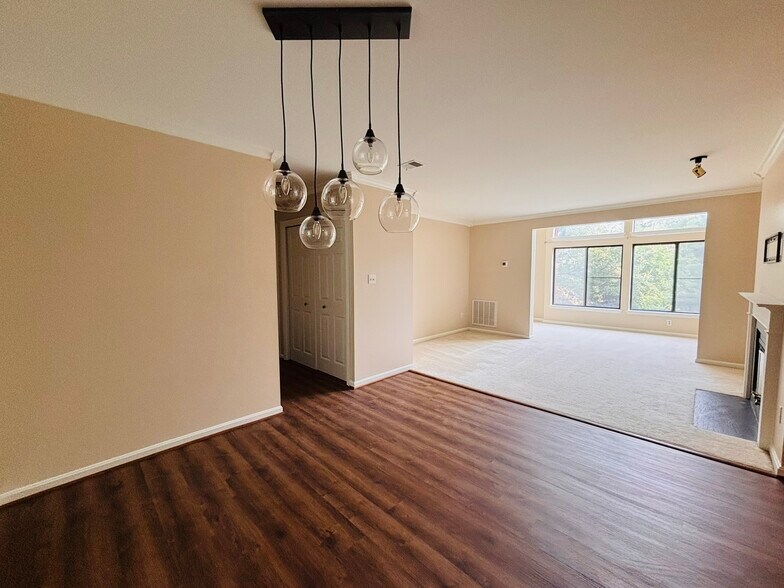 Hardwood in dining area - 2807 Lee Oaks Ct
