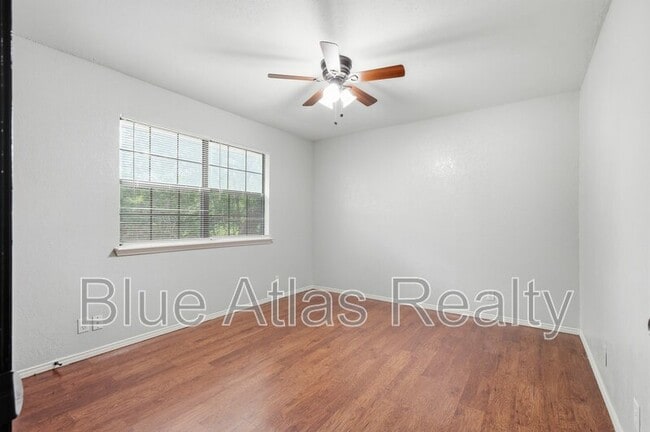 Building Photo - 3313 Gardenview Cir